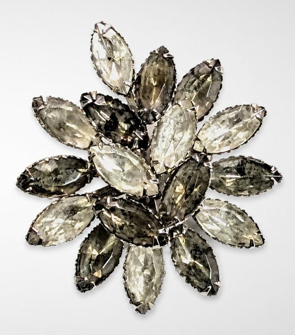 Vintage‎ Rhinestone Brooch Pin 2" Gray White Silver-tone Dog Teeth Setting so221
